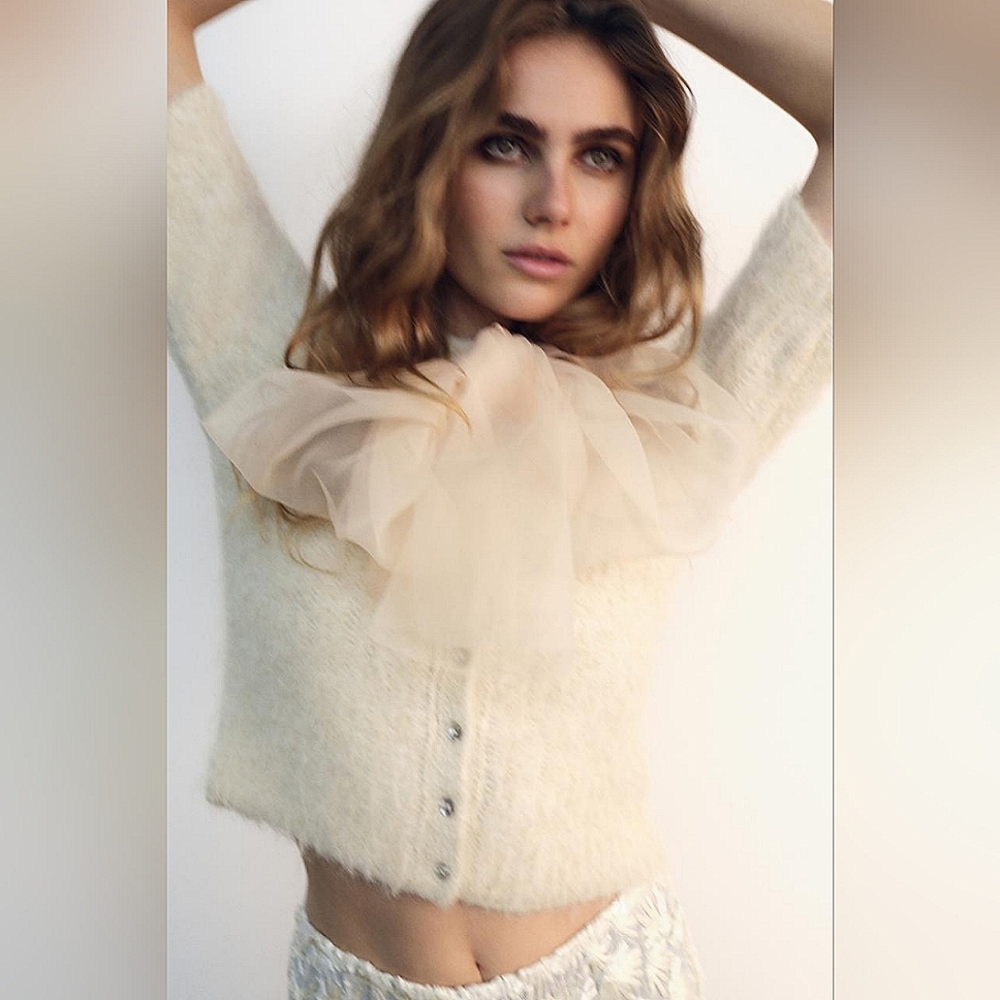 Zara Cream Fuzzy Button-Front Cropped Cardigan